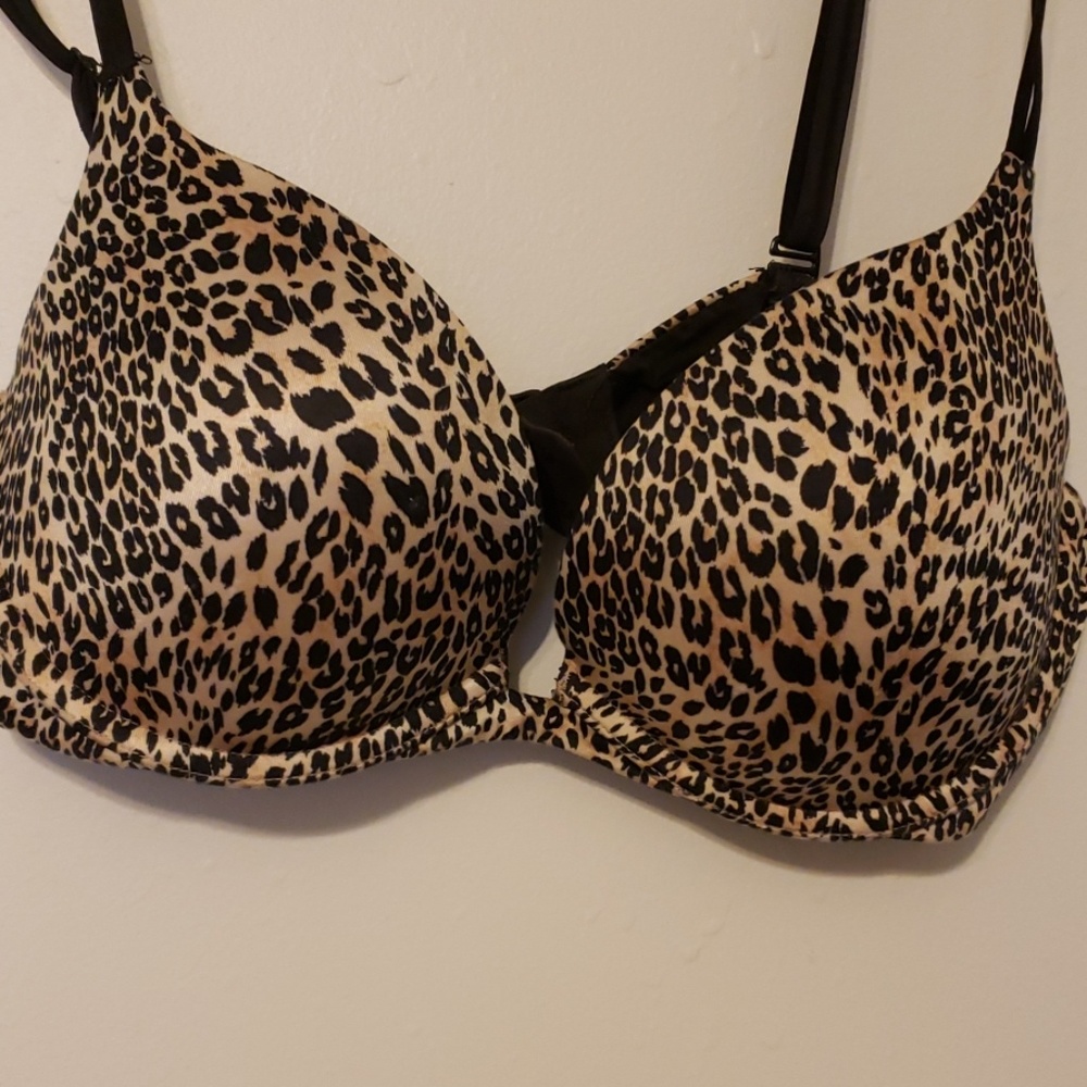 Victoria's Secret Bundle Of Bras - Picture 2 of 3